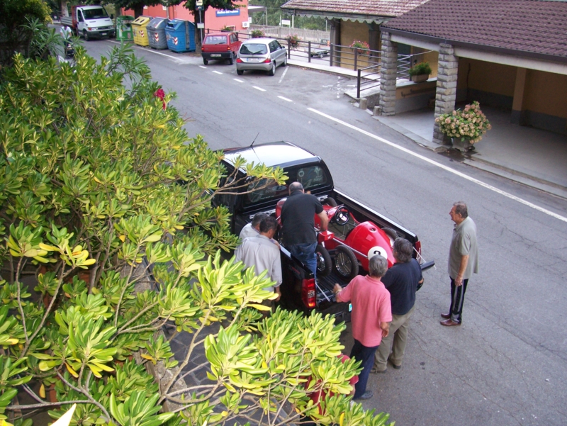  Image name: Persone129.jpg 
 width: 800 pixel 
 height: 601 pixel 
 Size: 512075 bytes 
 Click to enlarge 